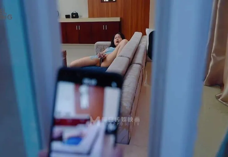 đột nhập quan hệ em gần nhà đang thủ dâm