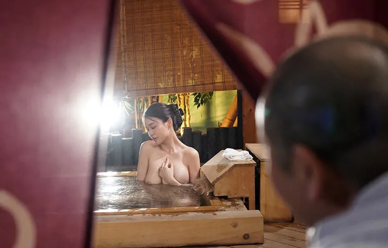 Vợ sắp cưới của con trai bị bố ông xã nhìn trộm khi đang tắm rồi phang đến mang thai