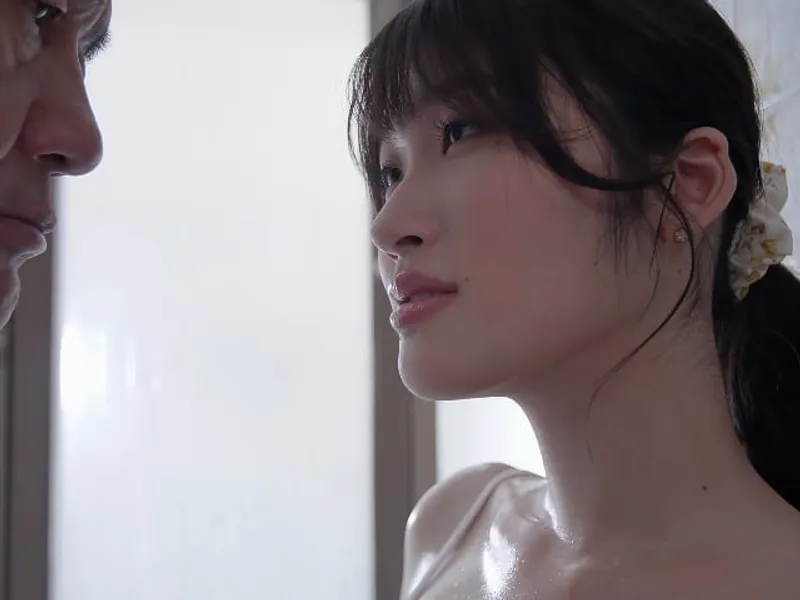 Chồng yêu bỏ bê, bà xã được ông chú giúp thỏa mãn cơn dam dang lồn