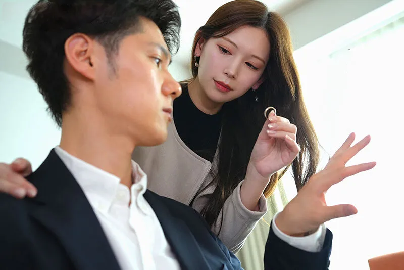 Vợ yêu đi đi chơi, ông xã ở nhà bị nhỏ em bà xã gạ làm tình không trượt phát nào